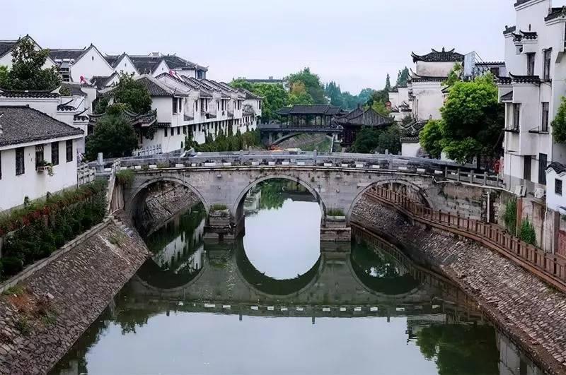 迷路的可爱女宝宝